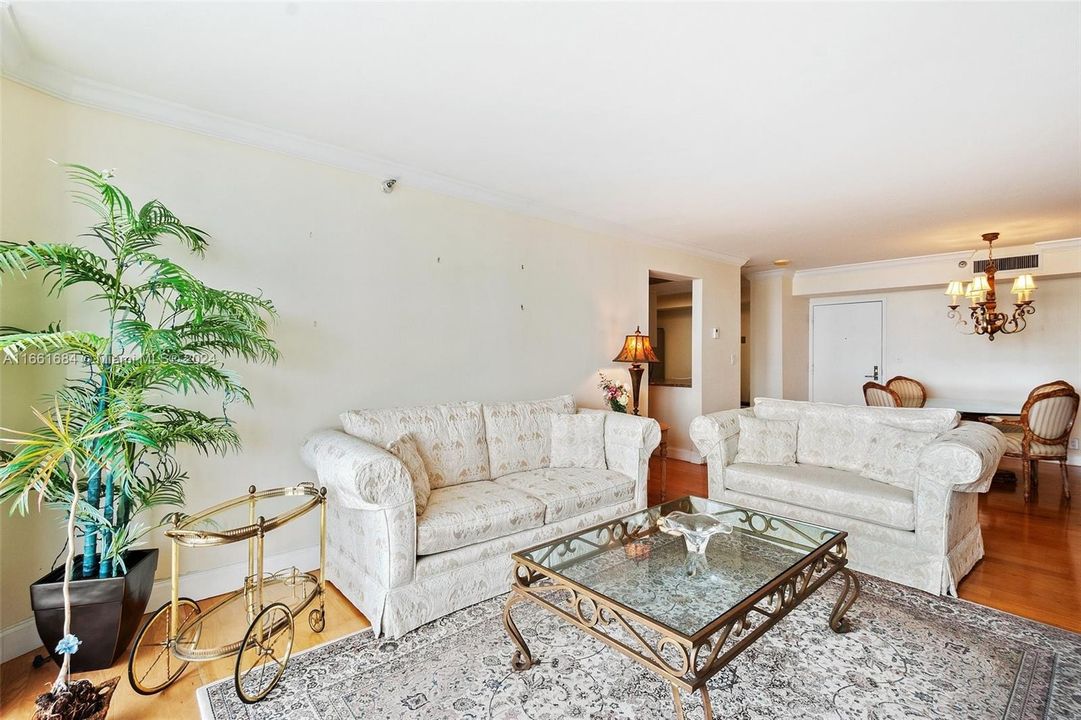 For Sale: $529,000 (2 beds, 2 baths, 1181 Square Feet)