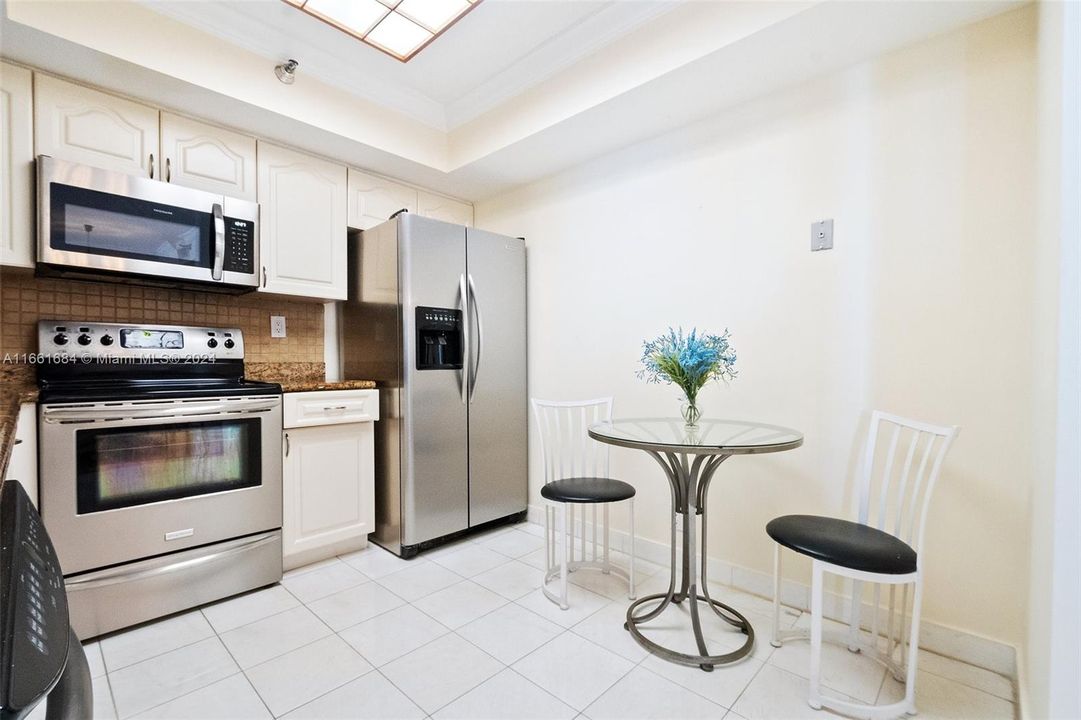 For Sale: $529,000 (2 beds, 2 baths, 1181 Square Feet)