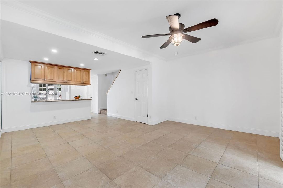 For Sale: $439,000 (2 beds, 2 baths, 1018 Square Feet)