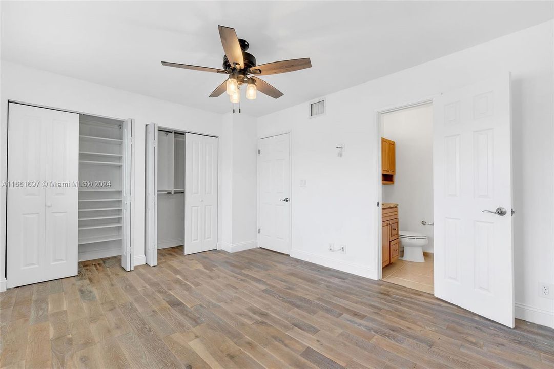 For Sale: $439,000 (2 beds, 2 baths, 1018 Square Feet)