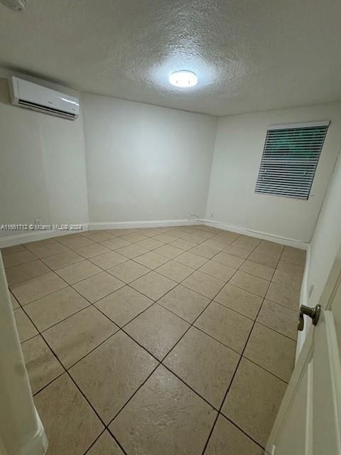 For Rent: $2,750 (2 beds, 2 baths, 850 Square Feet)