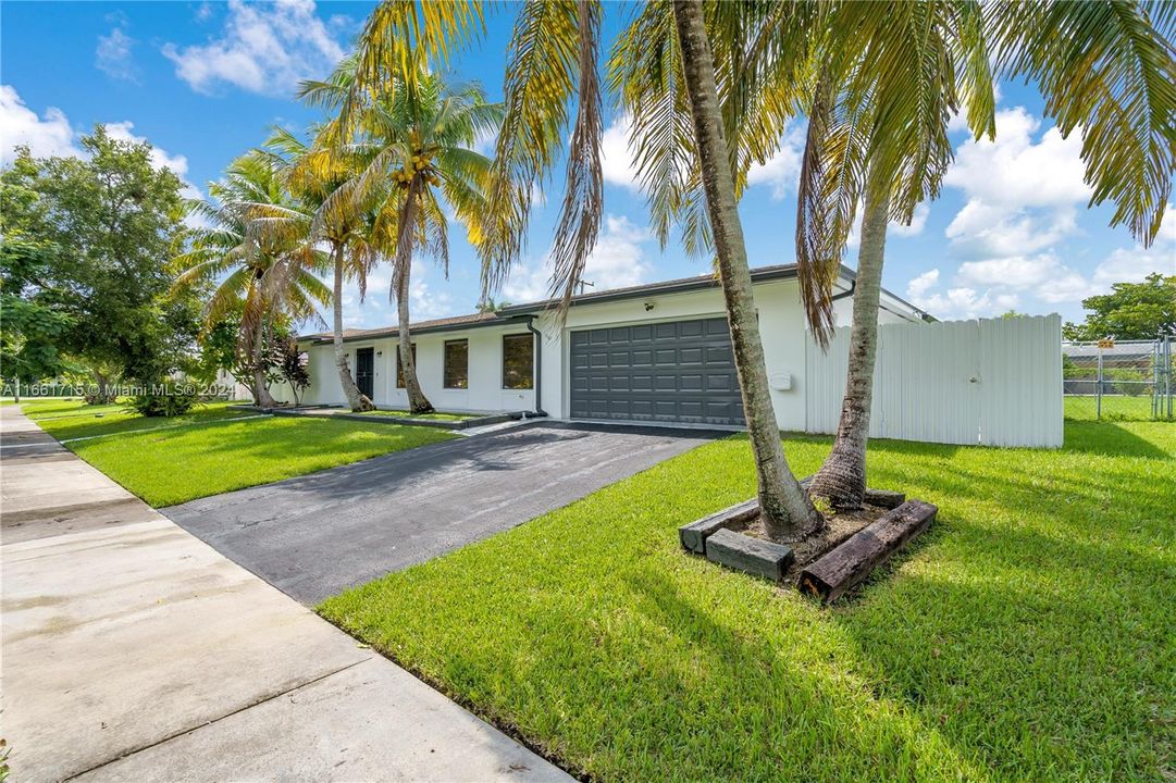 For Sale: $690,000 (4 beds, 2 baths, 2098 Square Feet)