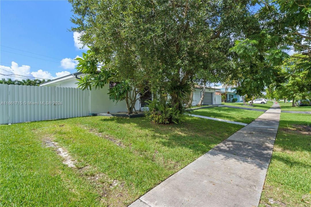 For Sale: $690,000 (4 beds, 2 baths, 2098 Square Feet)