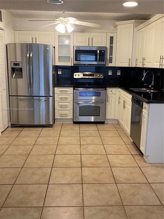 For Rent: $2,890 (3 beds, 2 baths, 1152 Square Feet)