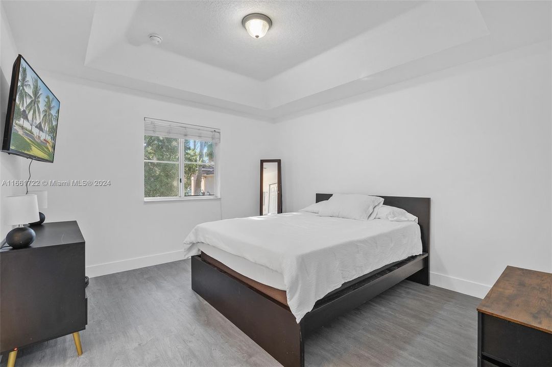 For Sale: $330,000 (2 beds, 2 baths, 1166 Square Feet)