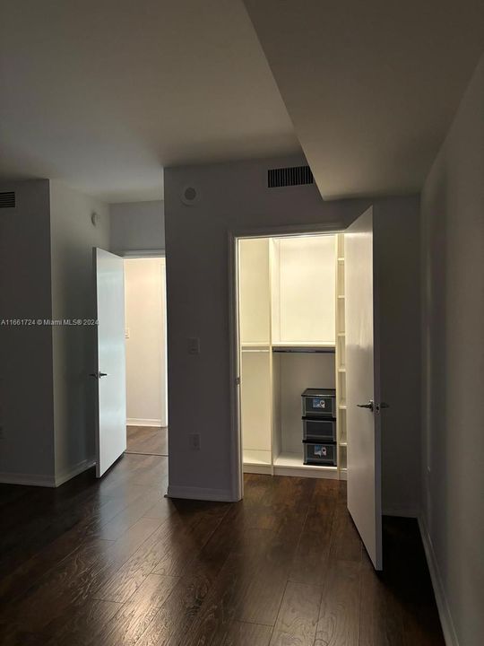 For Rent: $3,150 (1 beds, 1 baths, 738 Square Feet)