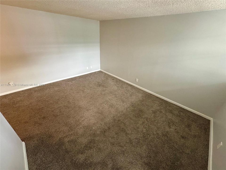 For Sale: $79,000 (1 beds, 1 baths, 597 Square Feet)