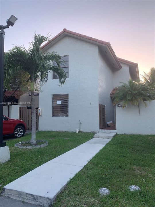 For Rent: $3,200 (3 beds, 2 baths, 1379 Square Feet)