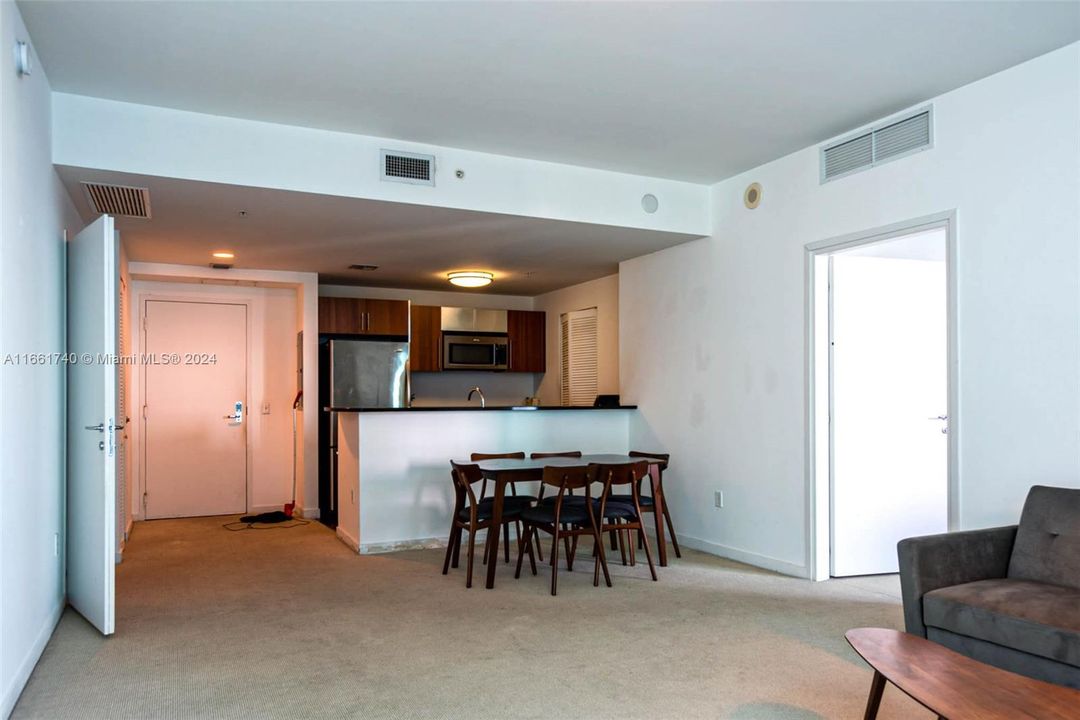 For Rent: $3,900 (2 beds, 2 baths, 1034 Square Feet)