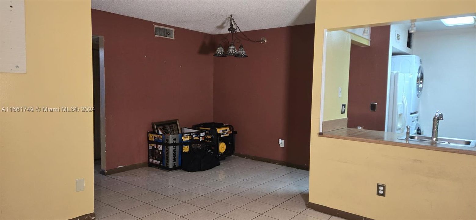 For Sale: $285,000 (2 beds, 2 baths, 747 Square Feet)