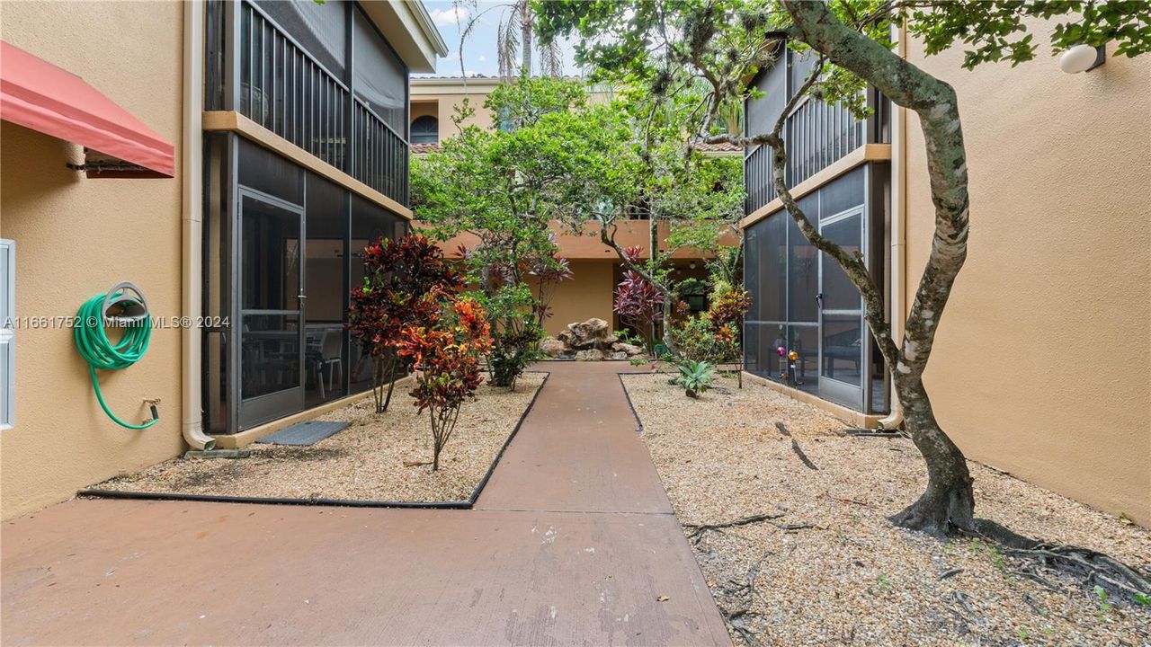 For Sale: $429,000 (3 beds, 2 baths, 1240 Square Feet)