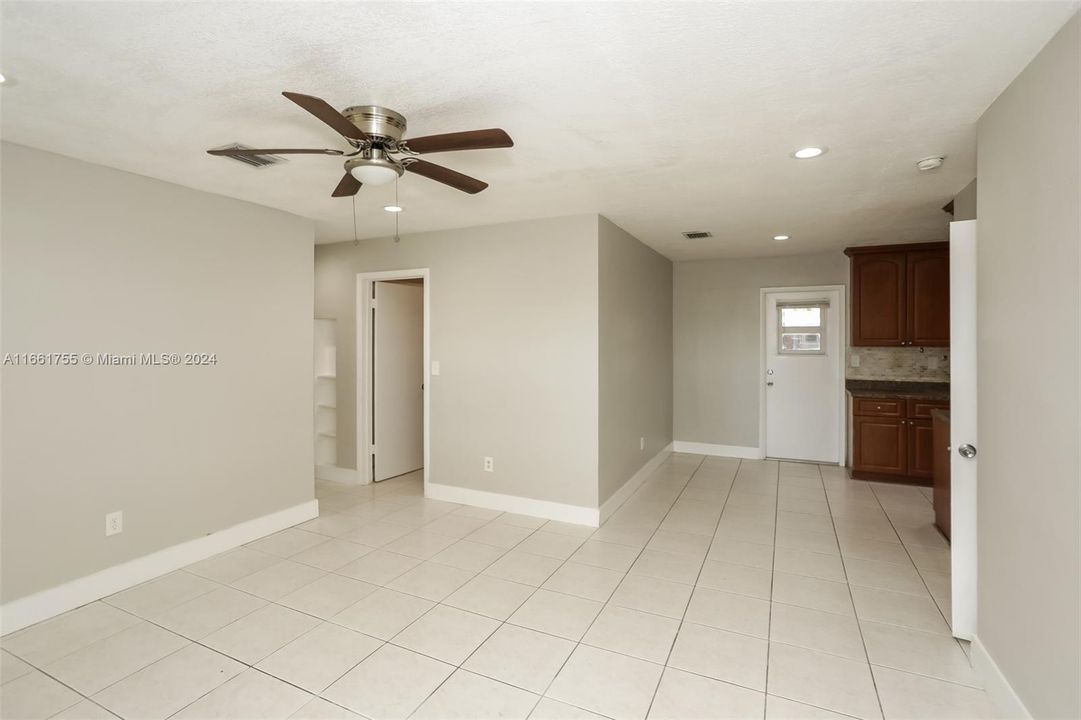 For Rent: $2,695 (4 beds, 2 baths, 1056 Square Feet)