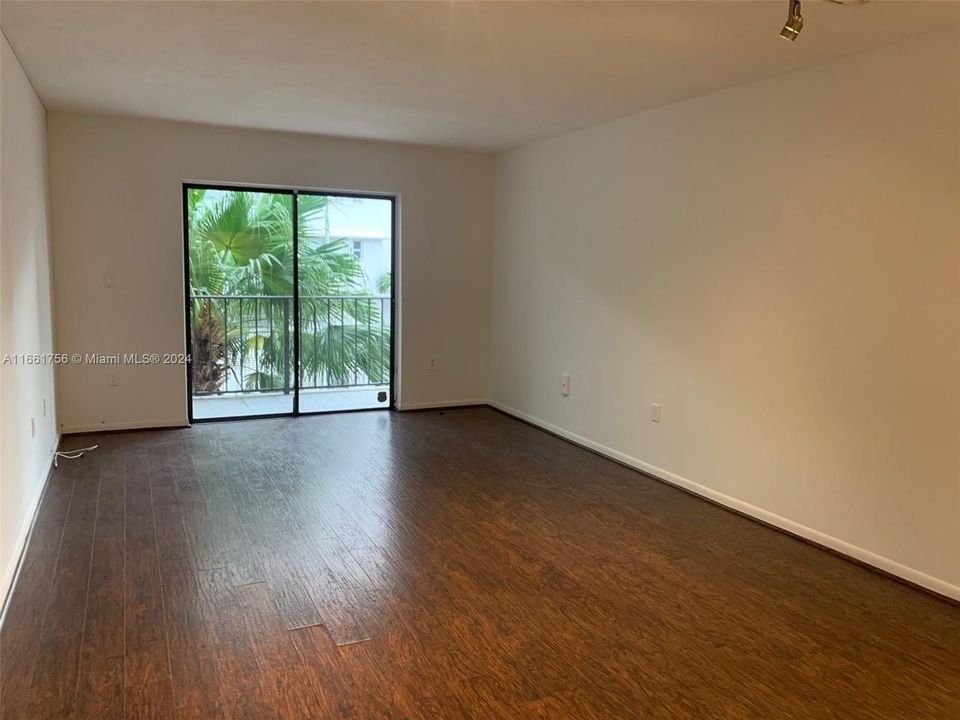 For Rent: $3,000 (2 beds, 2 baths, 860 Square Feet)