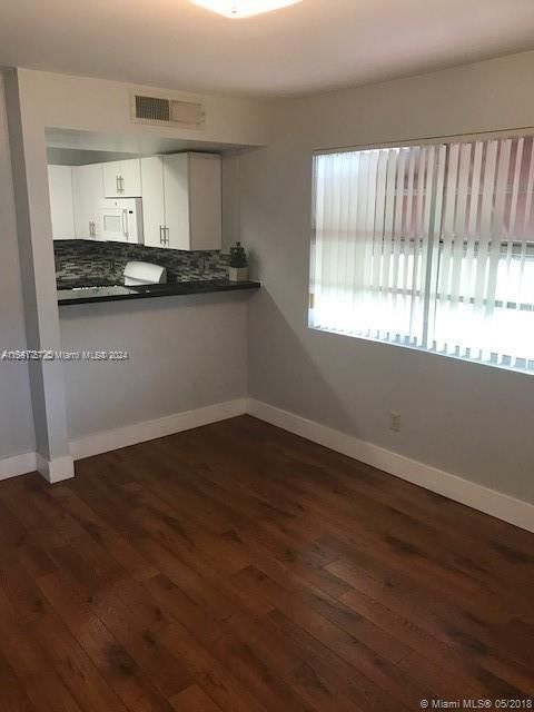 For Rent: $1,850 (1 beds, 1 baths, 693 Square Feet)