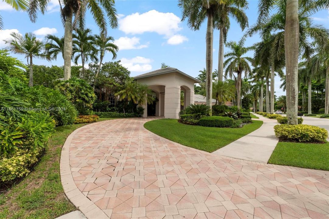 For Sale: $3,900,000 (5 beds, 5 baths, 4820 Square Feet)