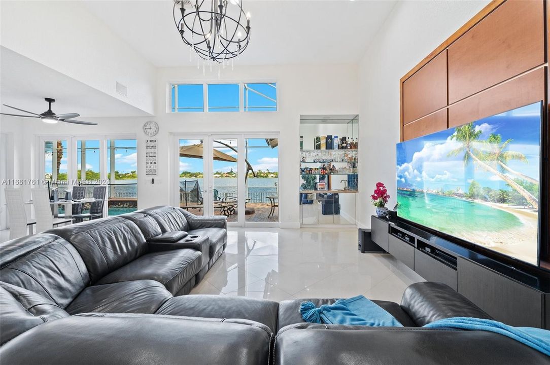 Active With Contract: $1,100,000 (4 beds, 2 baths, 3127 Square Feet)