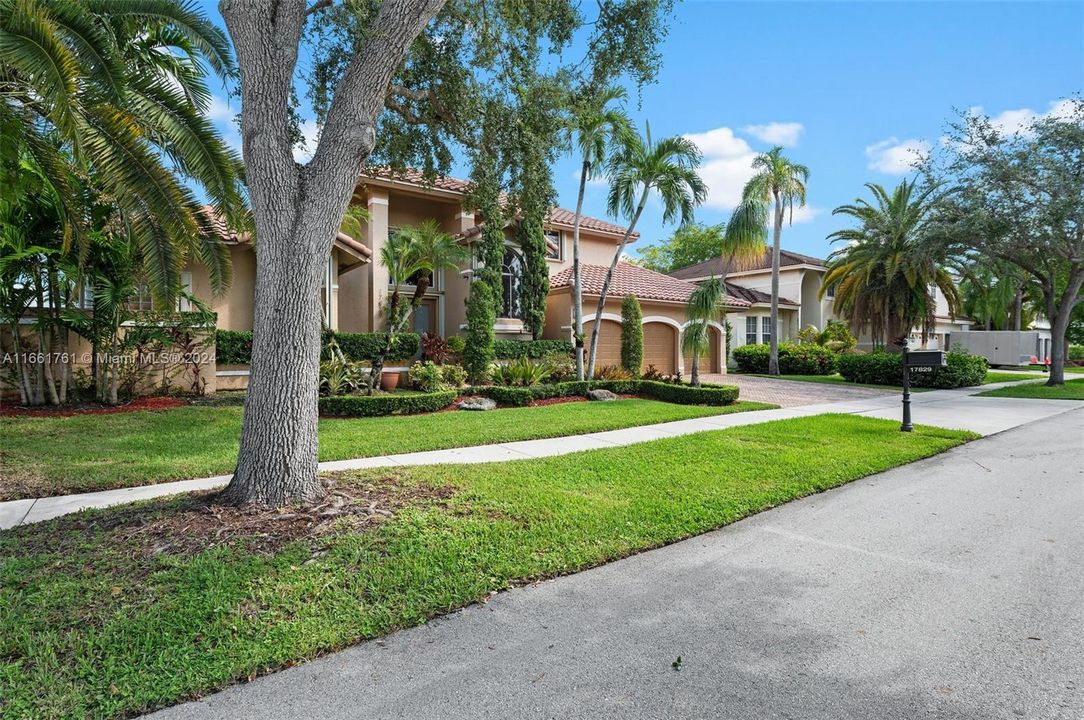 Active With Contract: $1,100,000 (4 beds, 2 baths, 3127 Square Feet)