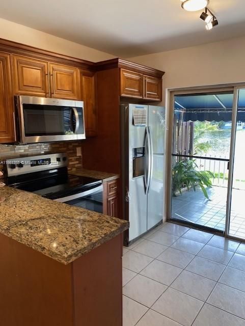 For Sale: $370,000 (2 beds, 2 baths, 1020 Square Feet)