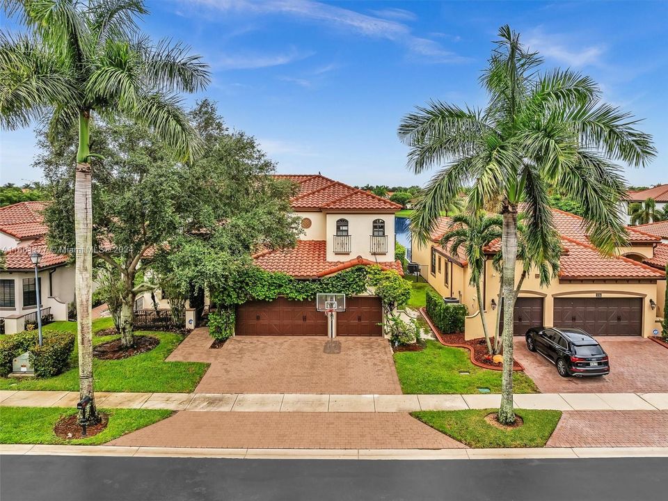 For Sale: $1,699,999 (5 beds, 4 baths, 3478 Square Feet)