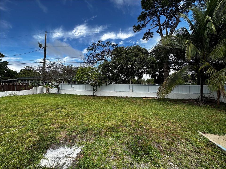 For Sale: $699,999 (3 beds, 2 baths, 2360 Square Feet)