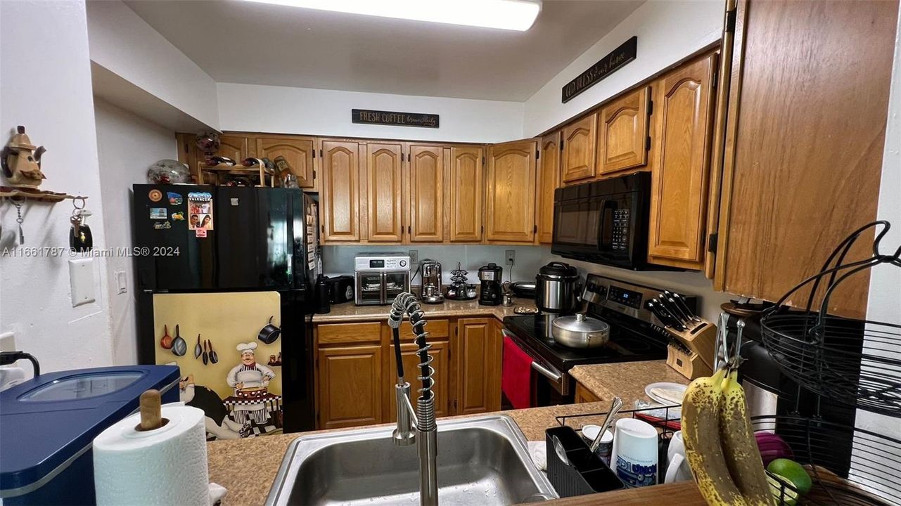 For Rent: $2,499 (3 beds, 2 baths, 965 Square Feet)