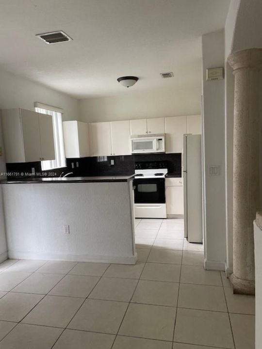 For Rent: $2,800 (3 beds, 2 baths, 1387 Square Feet)