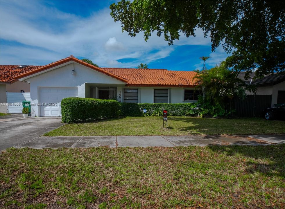 For Sale: $675,000 (3 beds, 2 baths, 1843 Square Feet)