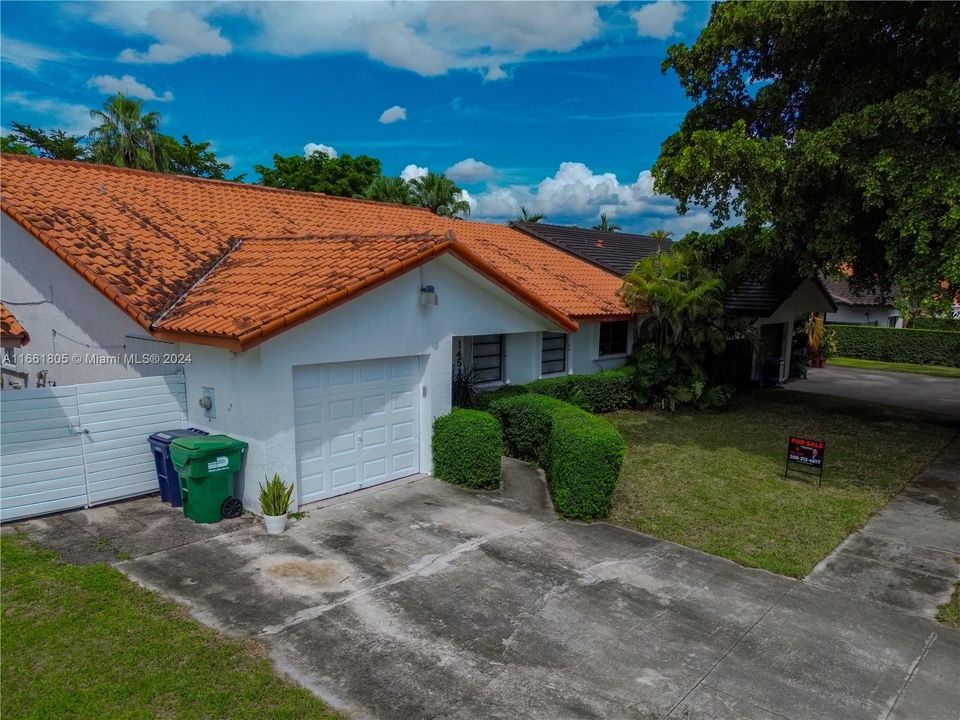 For Sale: $675,000 (3 beds, 2 baths, 1843 Square Feet)