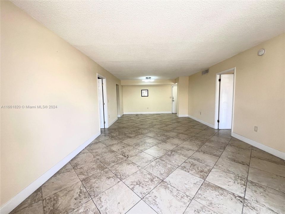 For Sale: $379,000 (2 beds, 2 baths, 1100 Square Feet)