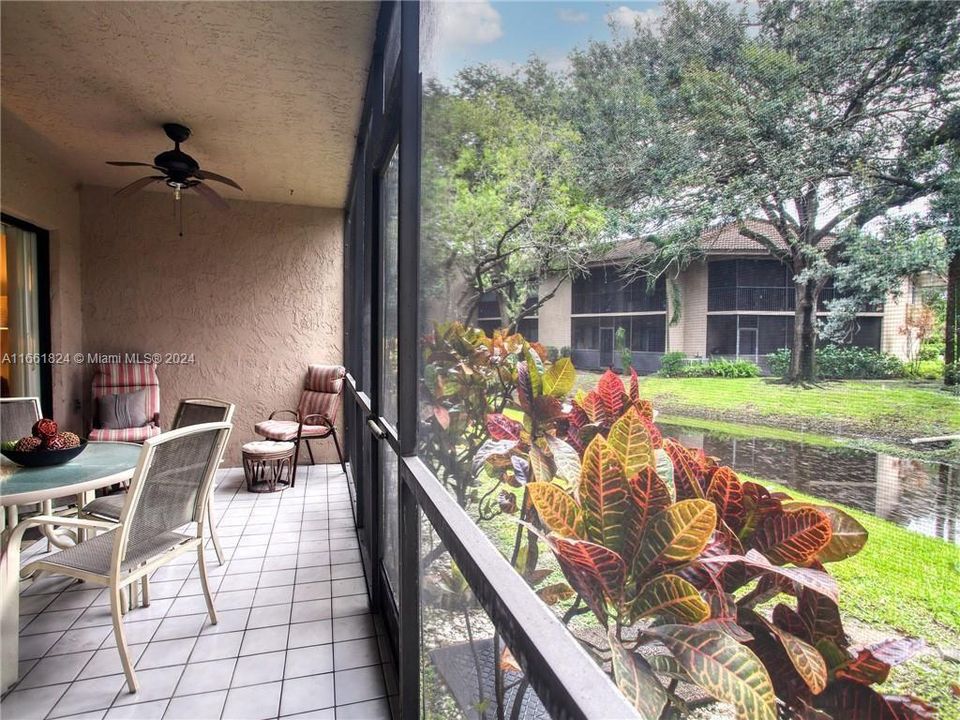 For Sale: $275,000 (2 beds, 2 baths, 1040 Square Feet)