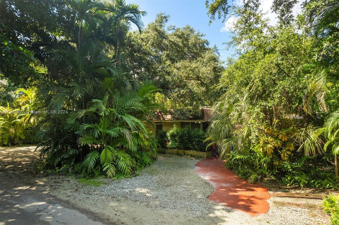 En Venta: $1,499,000 (0.14 acres)