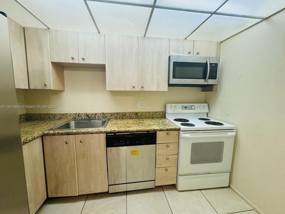 For Rent: $1,700 (1 beds, 1 baths, 800 Square Feet)