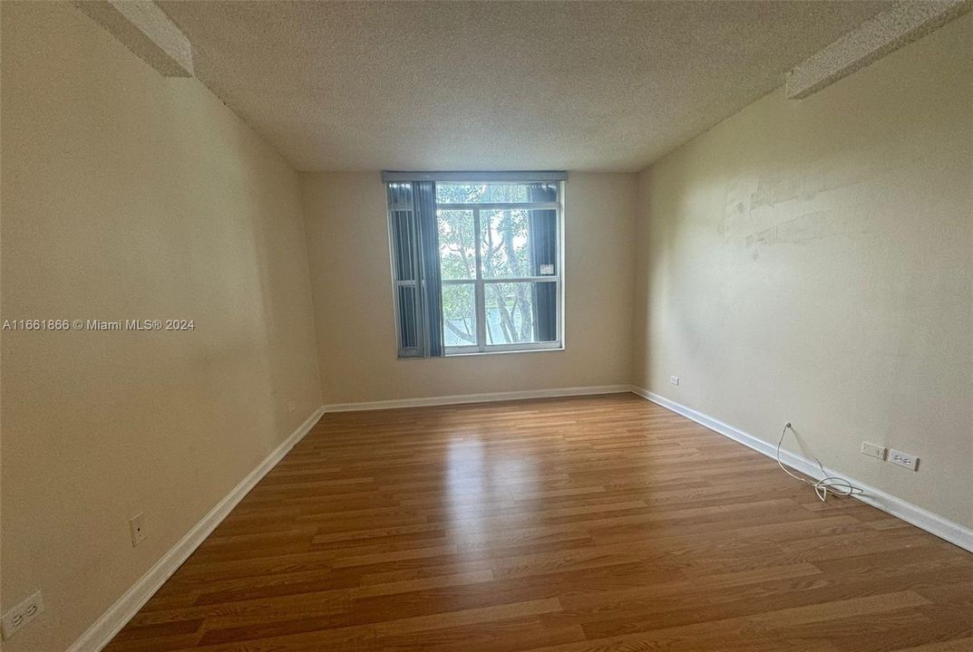 For Rent: $1,700 (1 beds, 1 baths, 800 Square Feet)