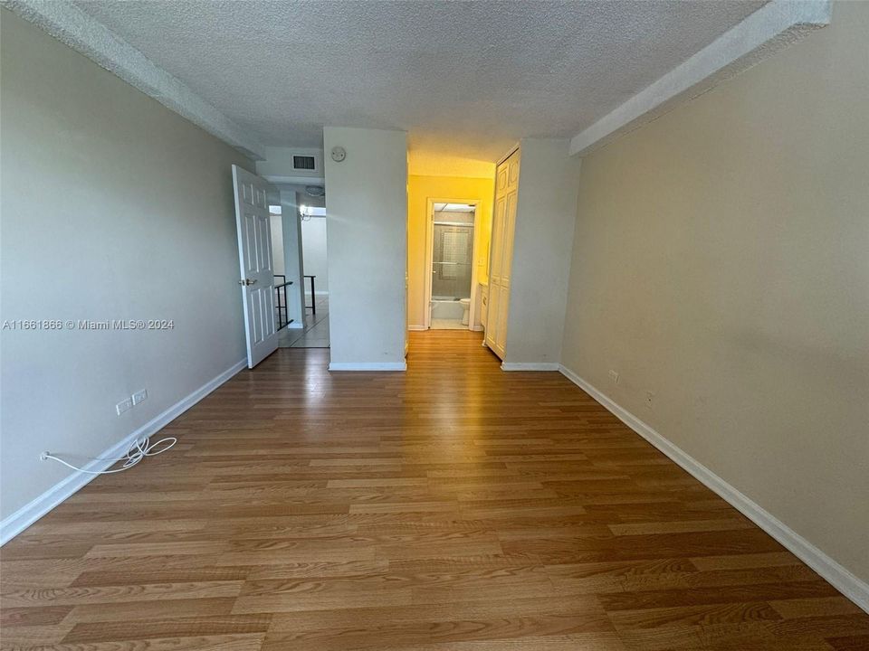 For Rent: $1,700 (1 beds, 1 baths, 800 Square Feet)