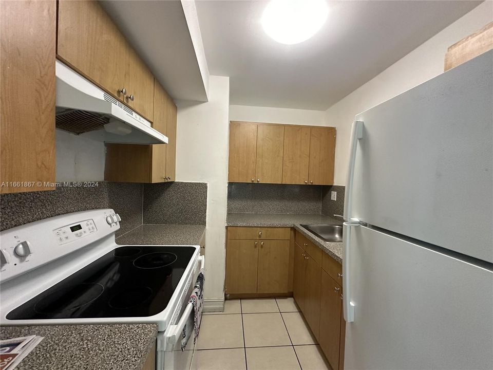 Active With Contract: $309,000 (3 beds, 2 baths, 1168 Square Feet)