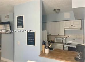 For Rent: $2,050 (2 beds, 1 baths, 3036 Square Feet)