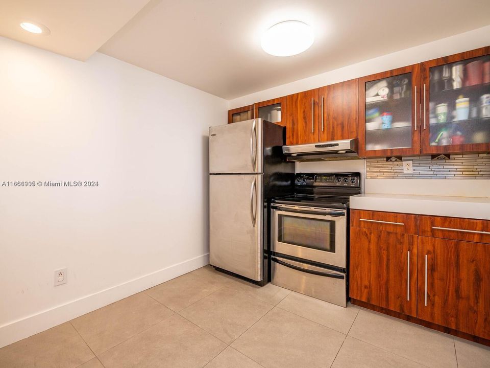 For Sale: $415,000 (1 beds, 1 baths, 860 Square Feet)