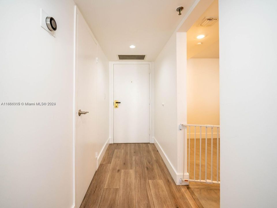 For Sale: $415,000 (1 beds, 1 baths, 860 Square Feet)