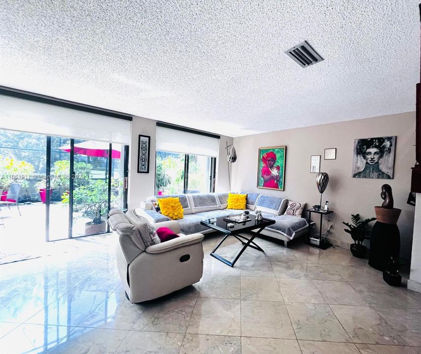 En Venta: $647,851 (3 camas, 2 baños, 1712 Pies cuadrados)