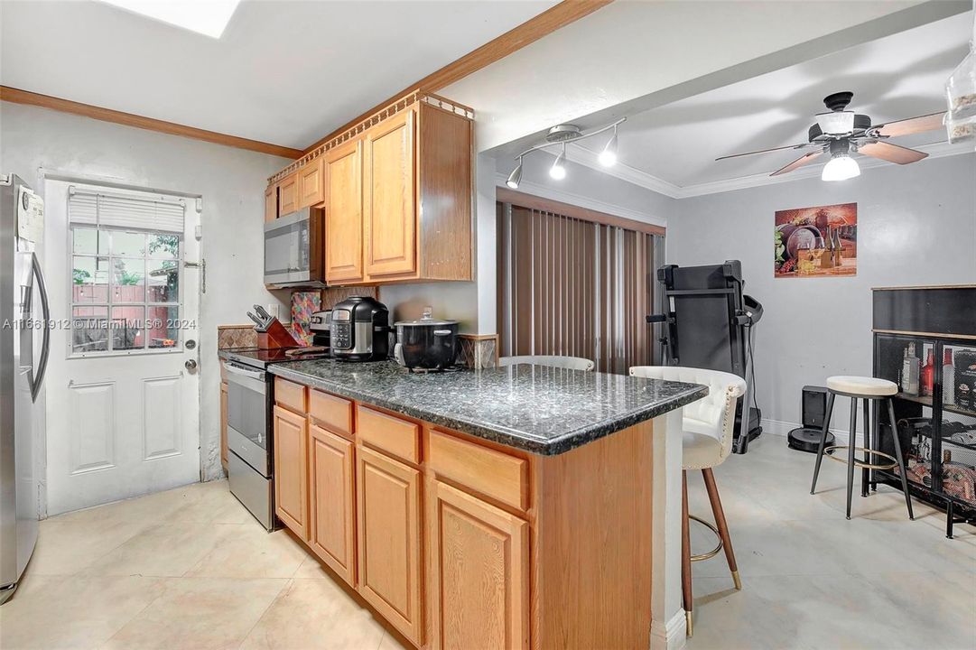 For Sale: $474,900 (2 beds, 2 baths, 1500 Square Feet)