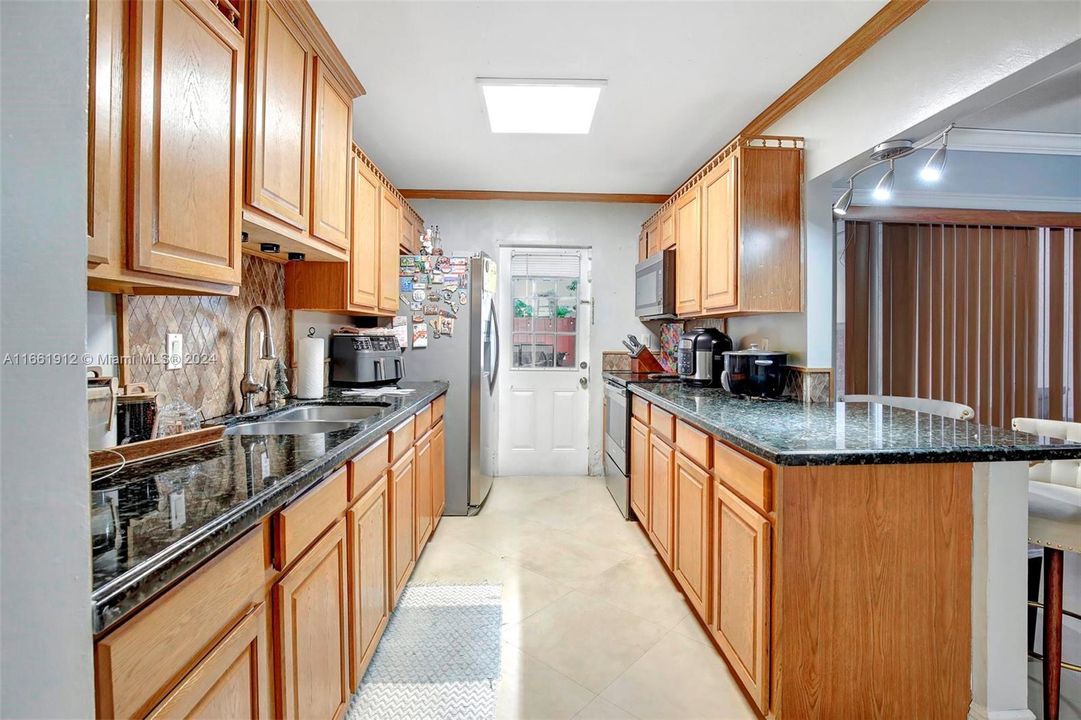 For Sale: $474,900 (2 beds, 2 baths, 1500 Square Feet)