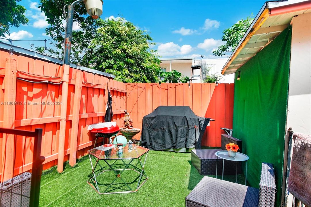 For Sale: $474,900 (2 beds, 2 baths, 1500 Square Feet)