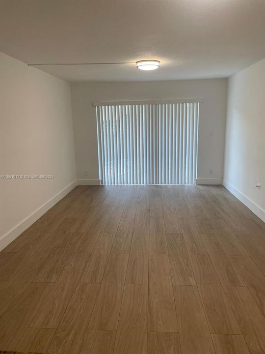 For Rent: $2,200 (2 beds, 1 baths, 1005 Square Feet)