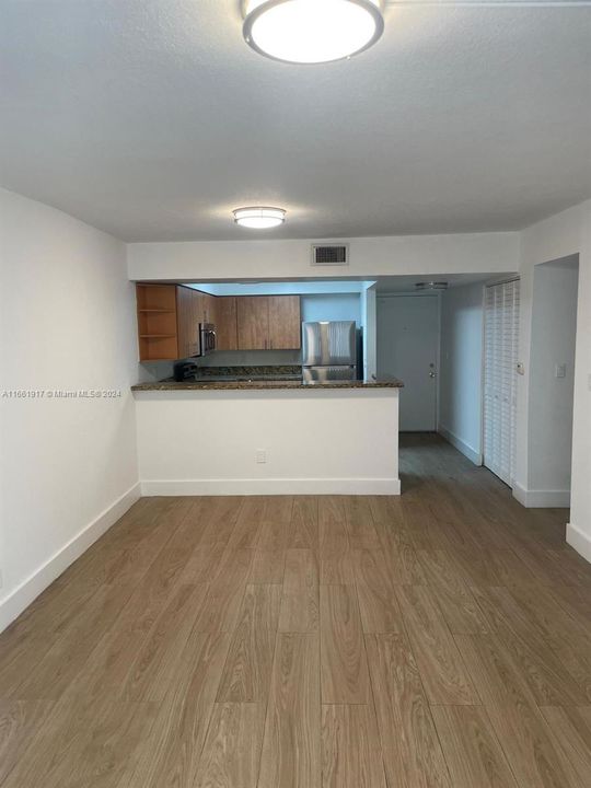 For Rent: $2,200 (2 beds, 1 baths, 1005 Square Feet)