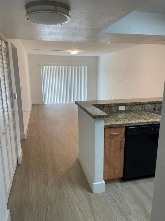 For Rent: $2,200 (2 beds, 1 baths, 1005 Square Feet)