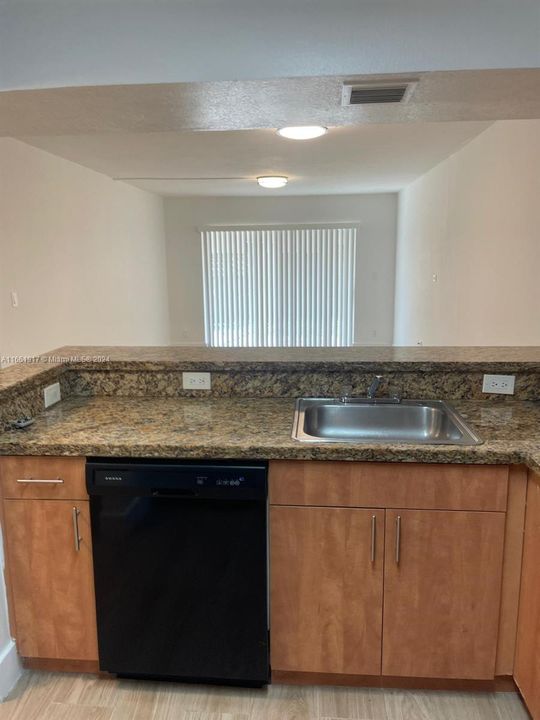 For Rent: $2,200 (2 beds, 1 baths, 1005 Square Feet)