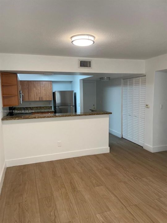 For Rent: $2,200 (2 beds, 1 baths, 1005 Square Feet)