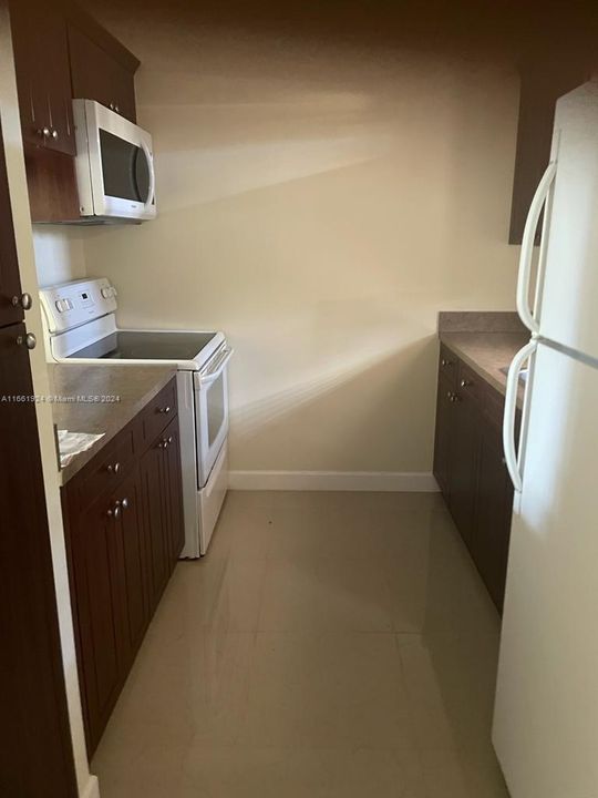 For Rent: $2,000 (2 beds, 2 baths, 840 Square Feet)