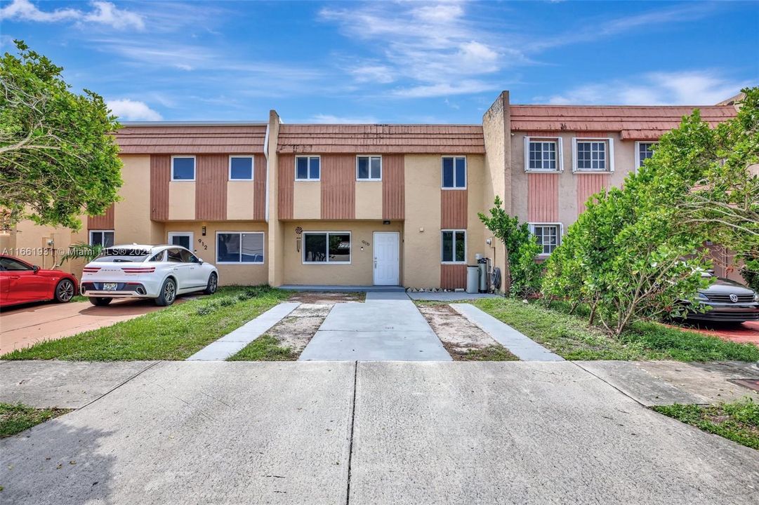 For Sale: $495,000 (3 beds, 2 baths, 1960 Square Feet)