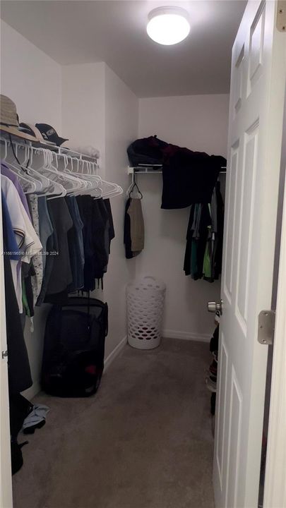 Walking Closet